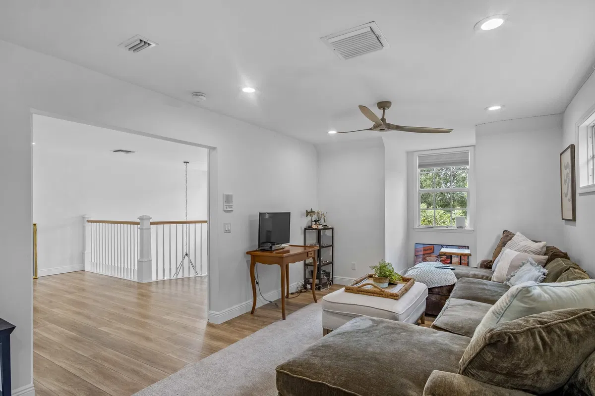 Residence photo 61