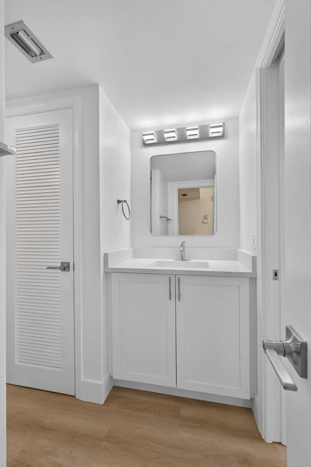 Unit 104J photo 7