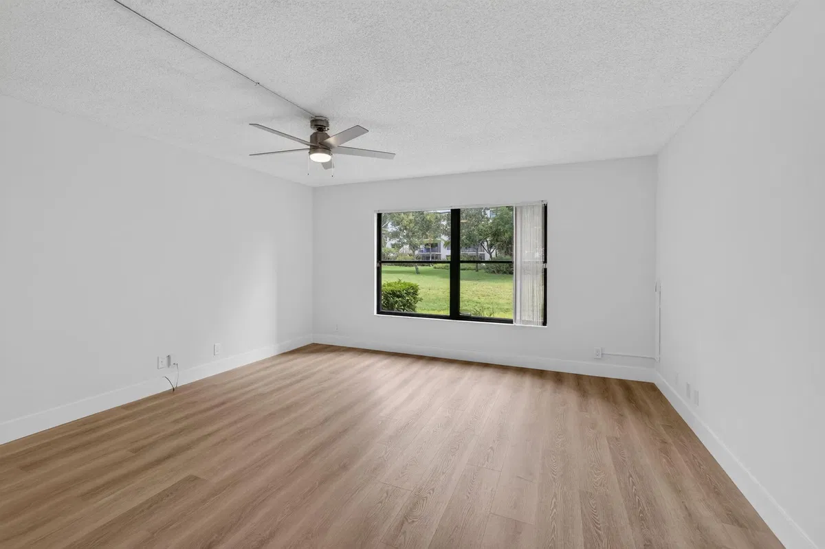Unit 104J photo 31