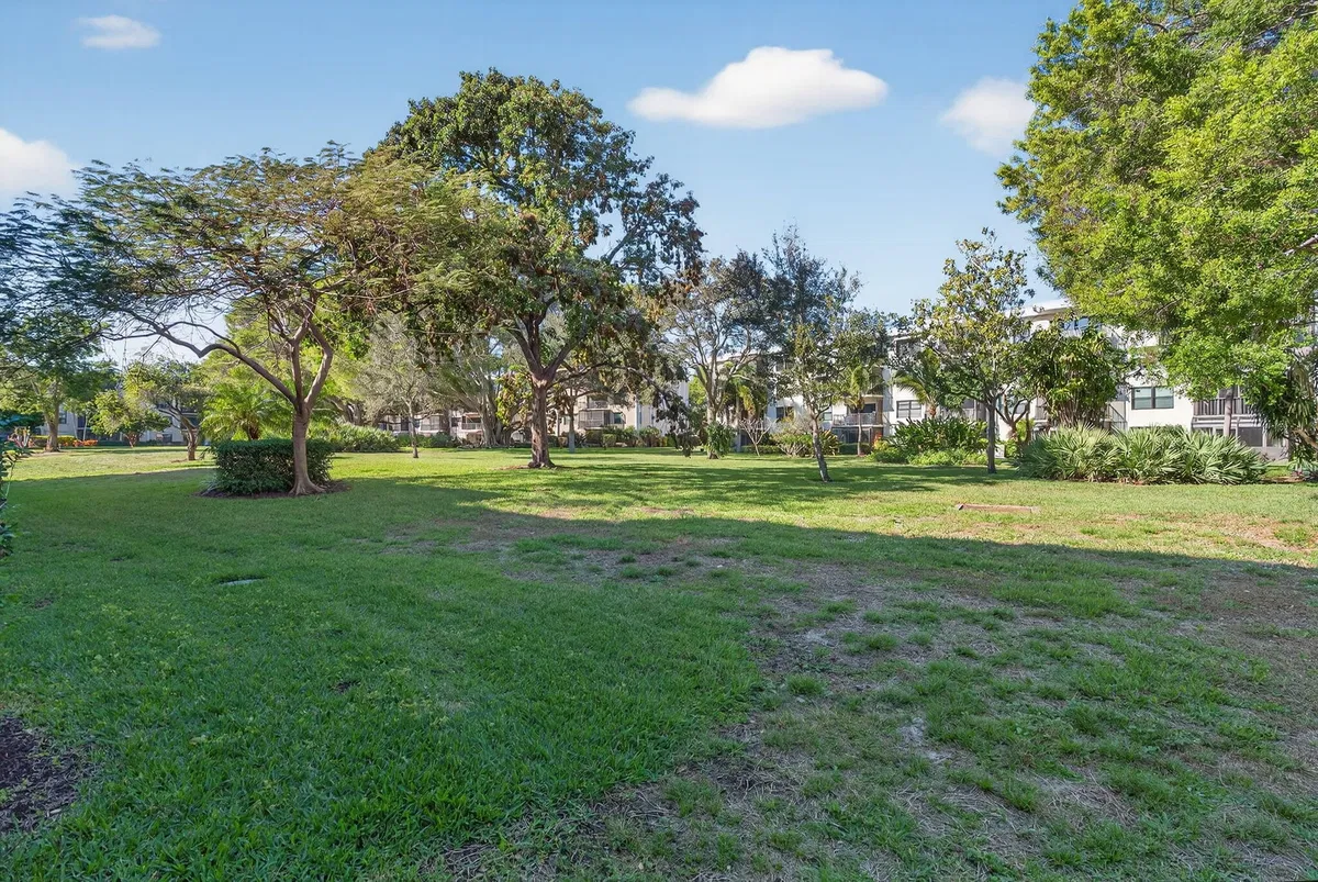 Unit 104J photo 52