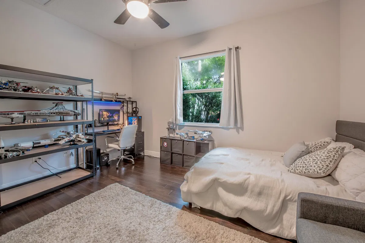 Residence photo 22
