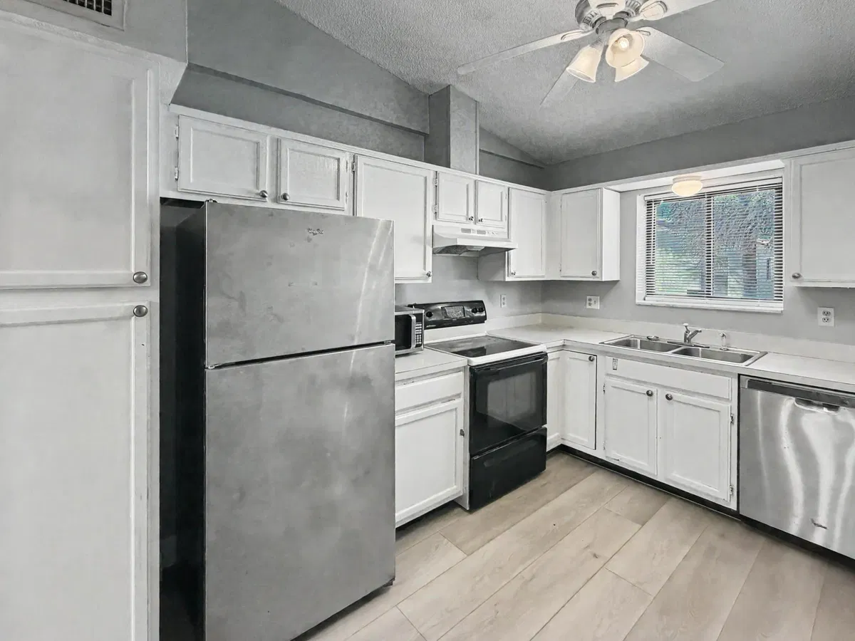 Unit 210 photo 4