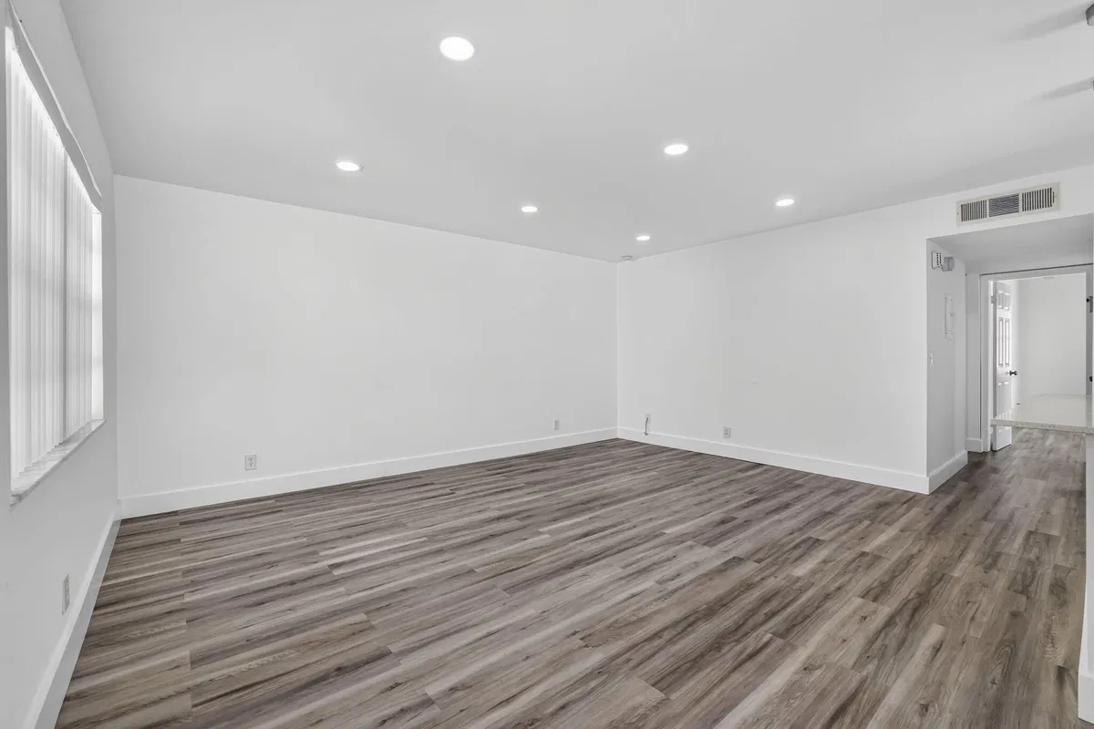  Residence photo 10