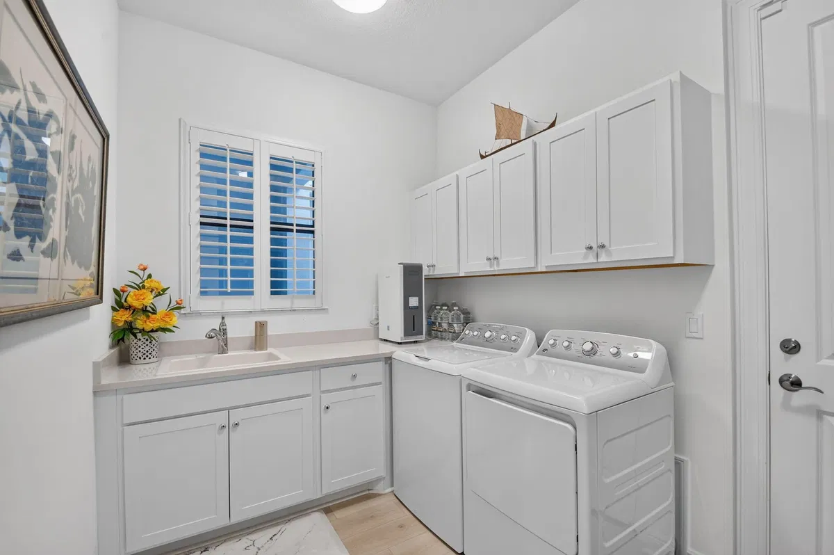 Residence photo 49