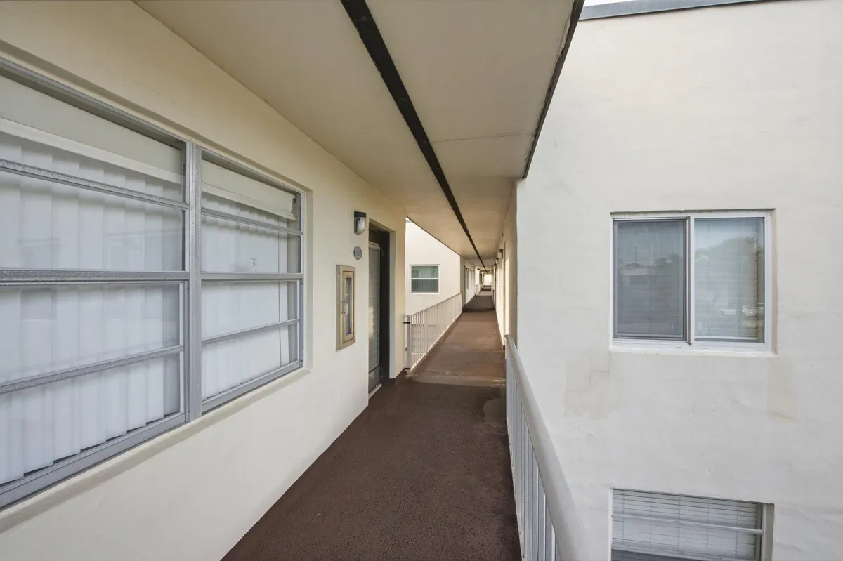  Residence photo 7