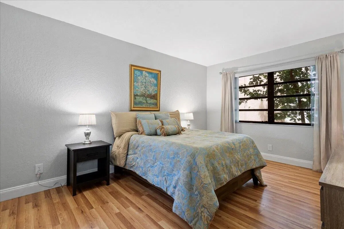 Unit 105 photo 16