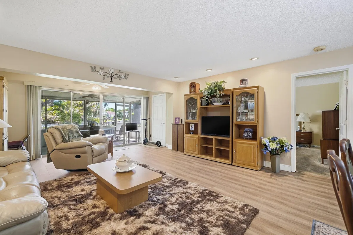 Unit 102 photo 22