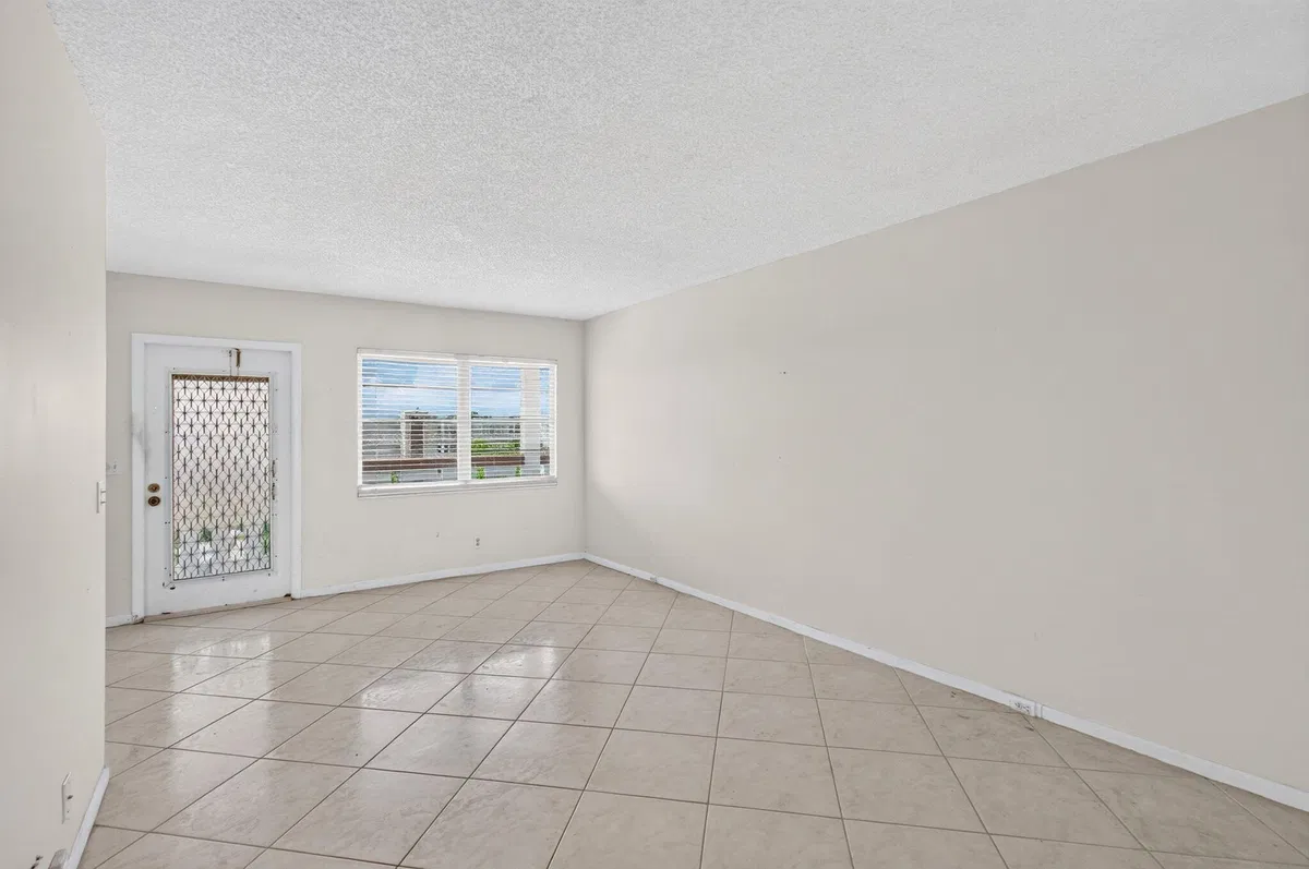 Residence photo 4