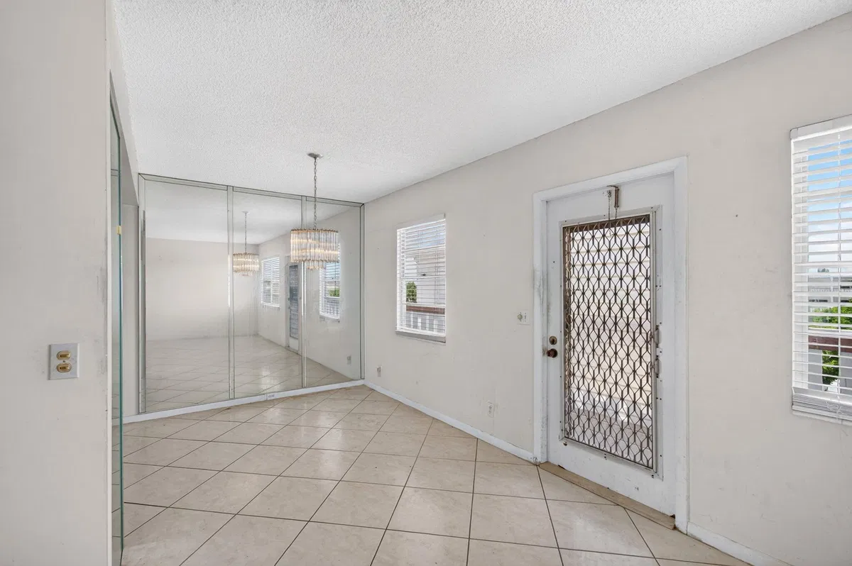 Residence photo 16