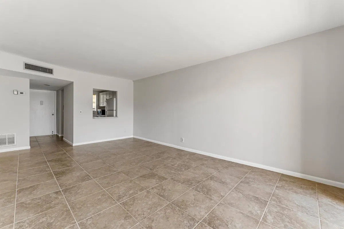 Unit 208 photo 4