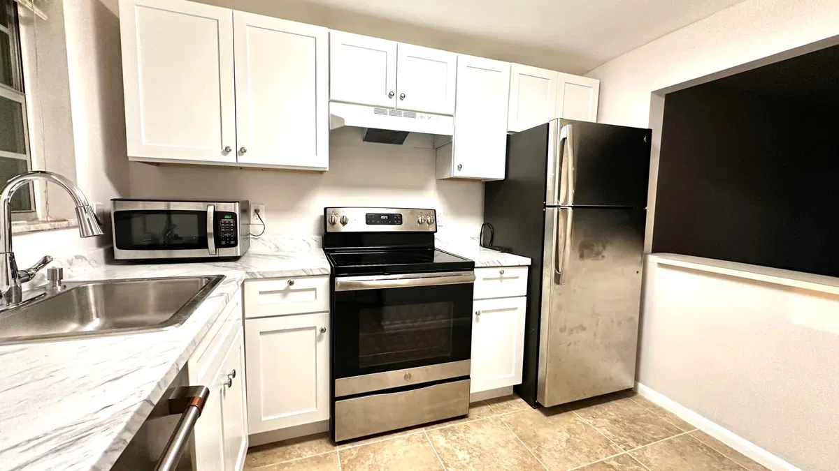 Unit 208 photo 7