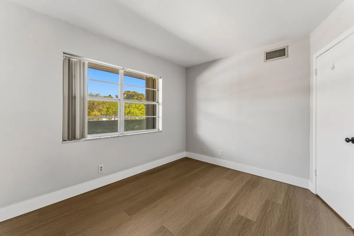 Unit 208 photo 10