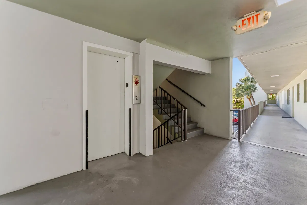 Unit 208 photo 28