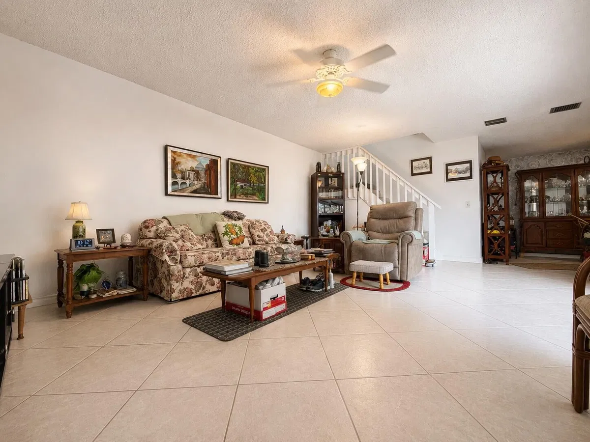 Unit 28 photo 4