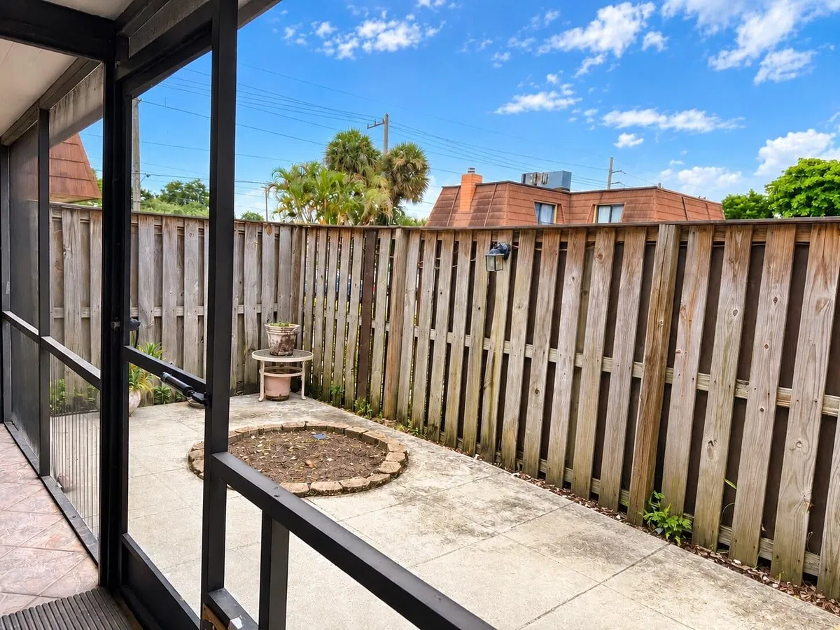 Unit 28 photo 7