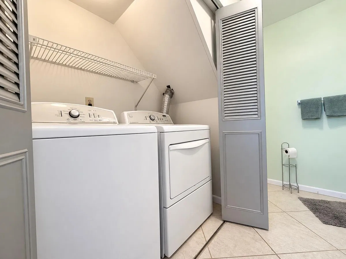 Unit 28 photo 10