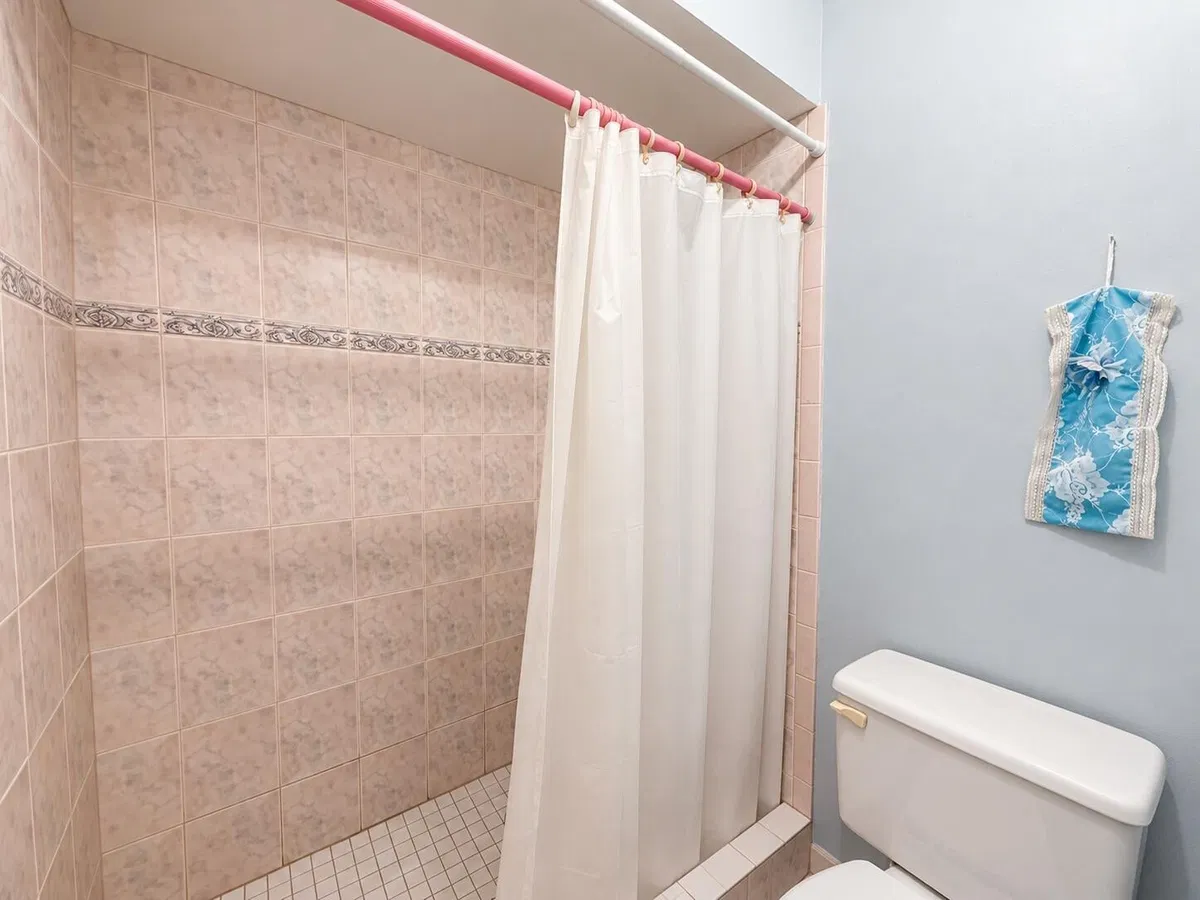 Unit 28 photo 16