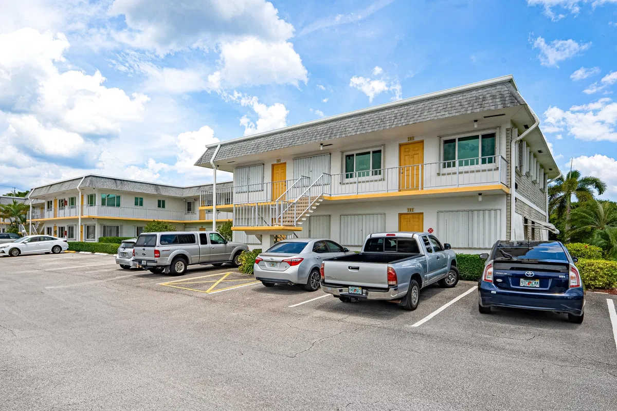 Unit Bldg 7 Unit 106