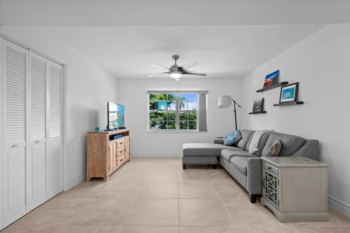 Unit 249 photo 10