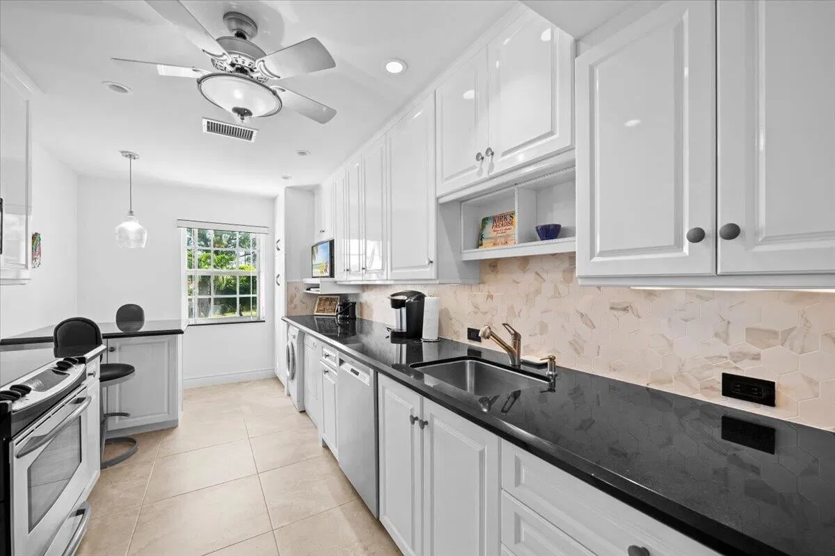 Unit 249 photo 13