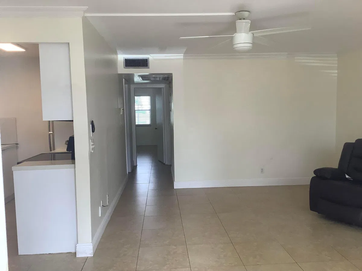 Unit 1045 photo 4