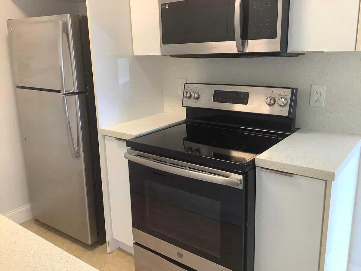 Unit 1045 photo 7