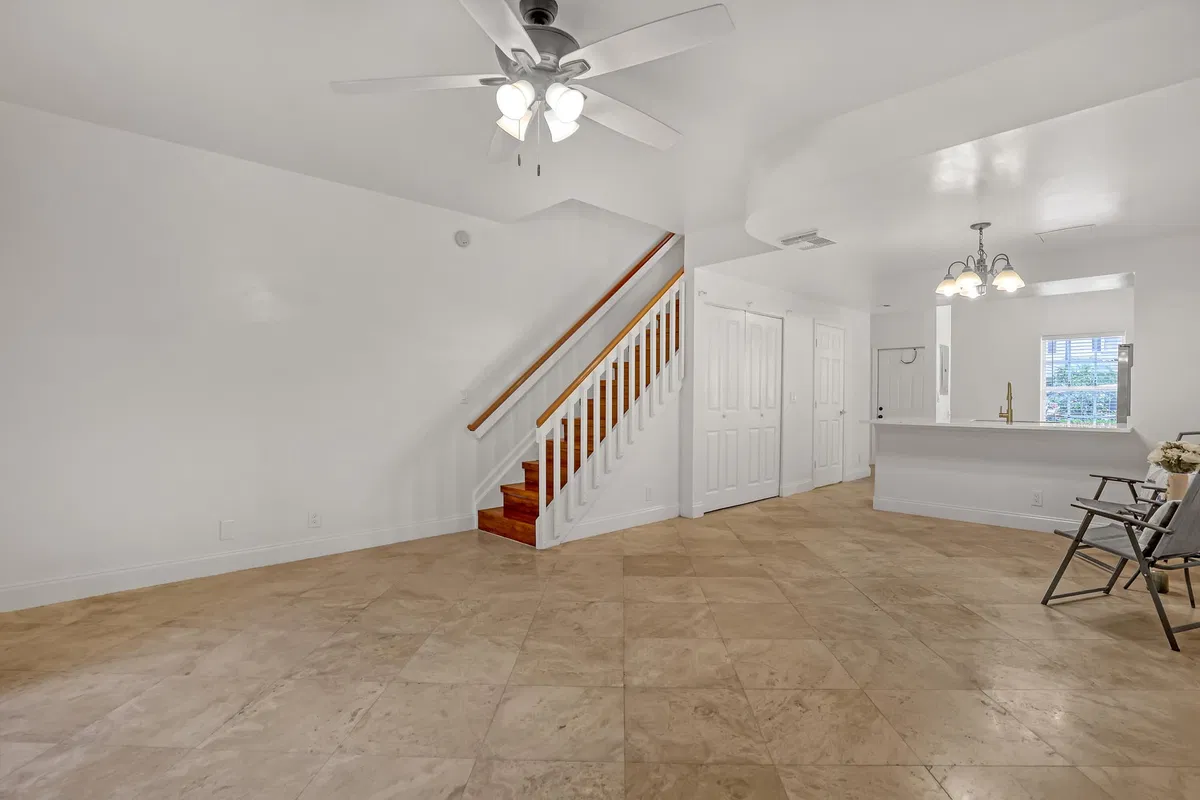 Residence photo 16