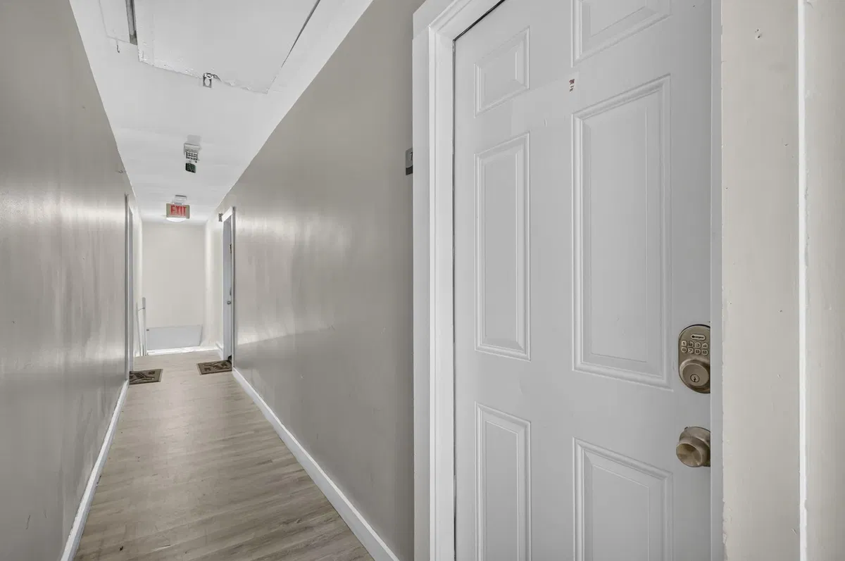 Unit 6 photo 25
