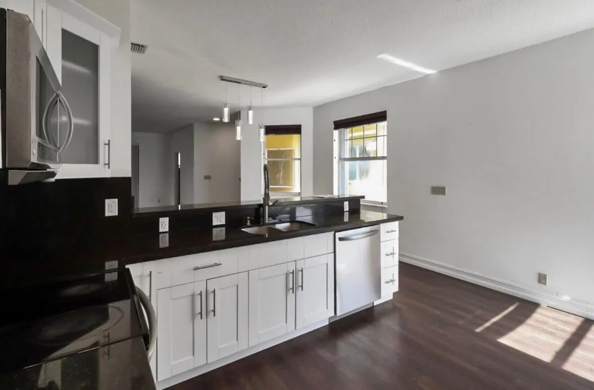 Residence photo 16