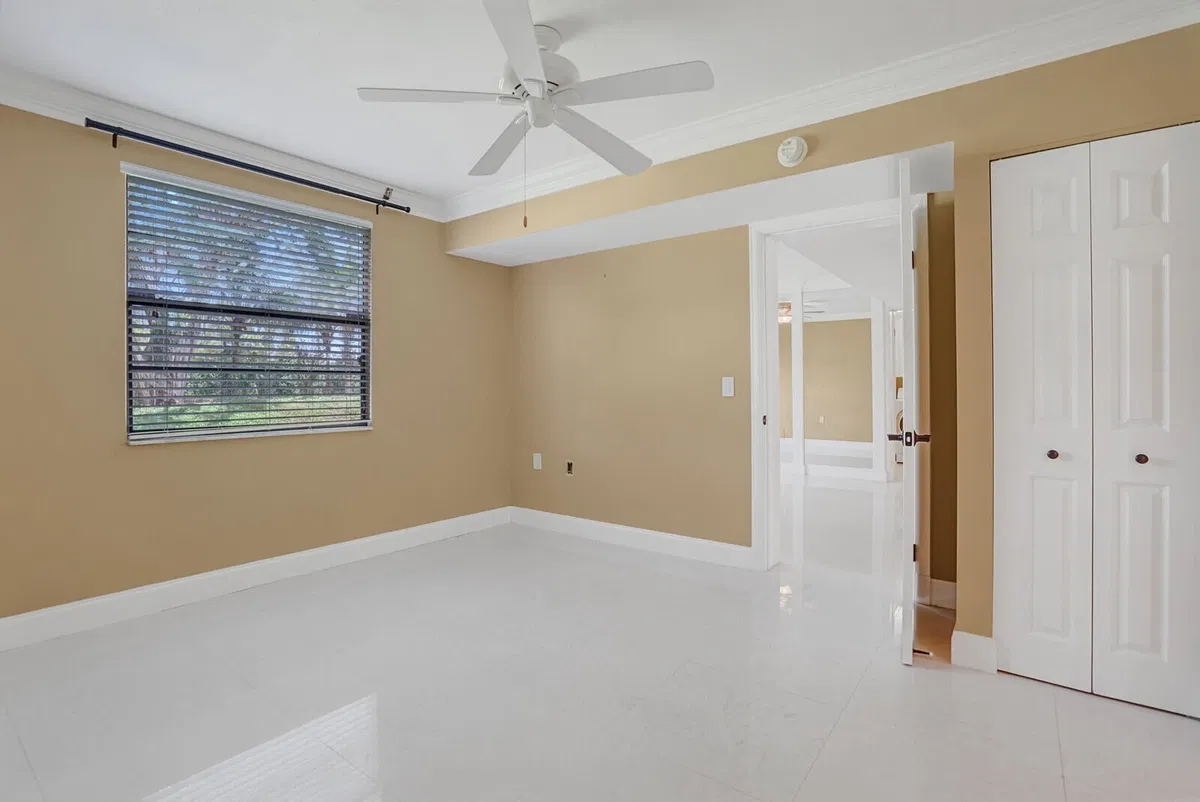 Unit 105 photo 16