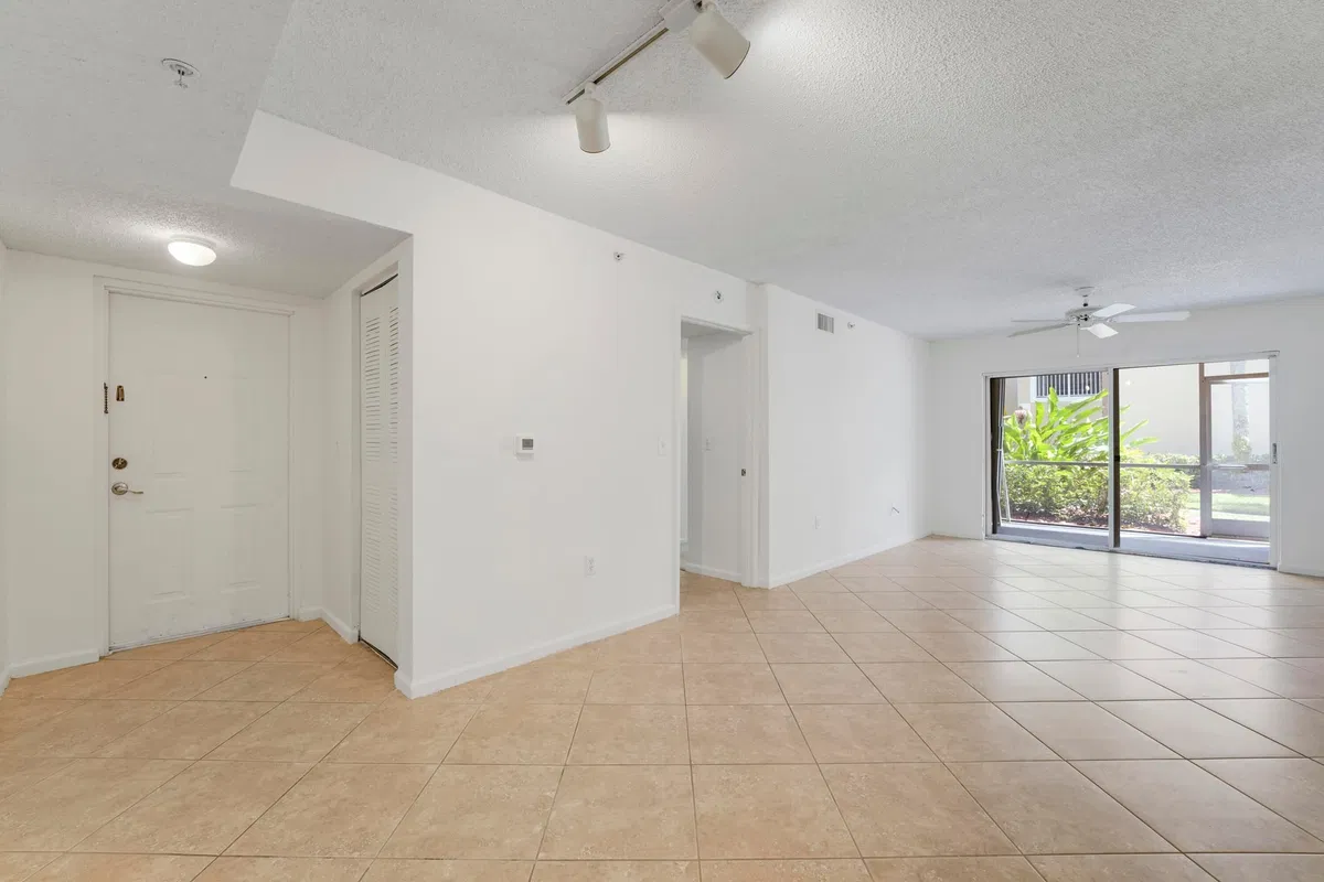 Unit 8106 photo 7