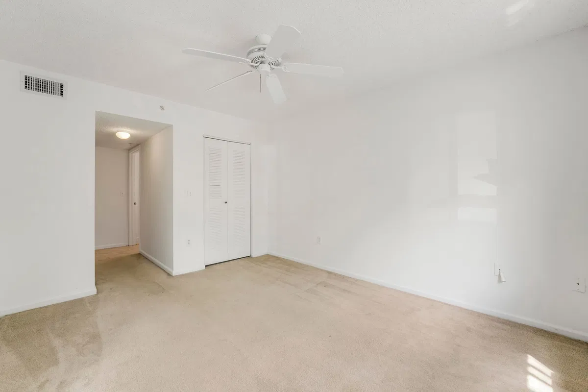 Unit 8106 photo 10