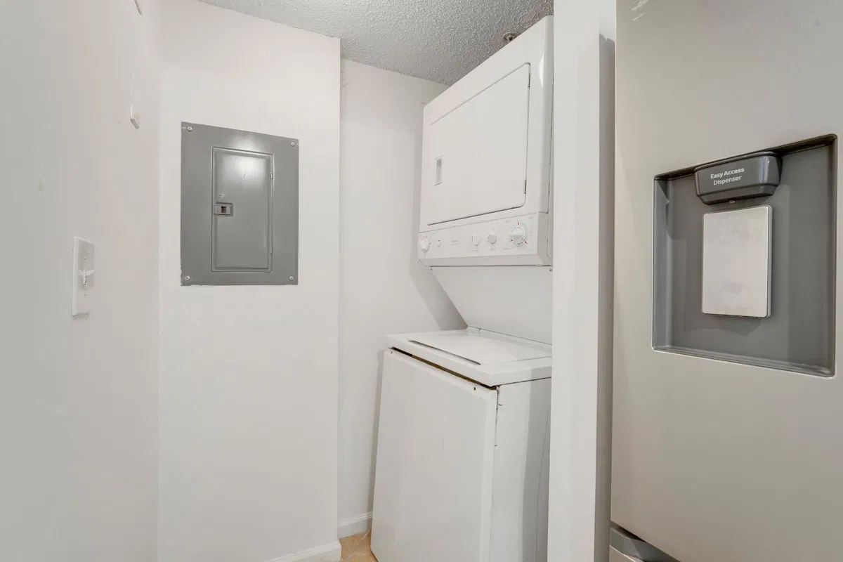 Unit 8106 photo 16