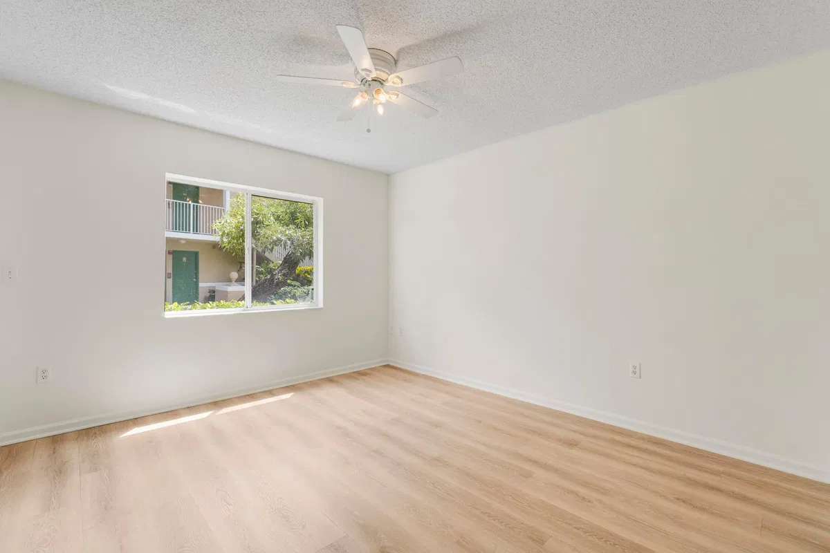 Unit 8106 photo 19