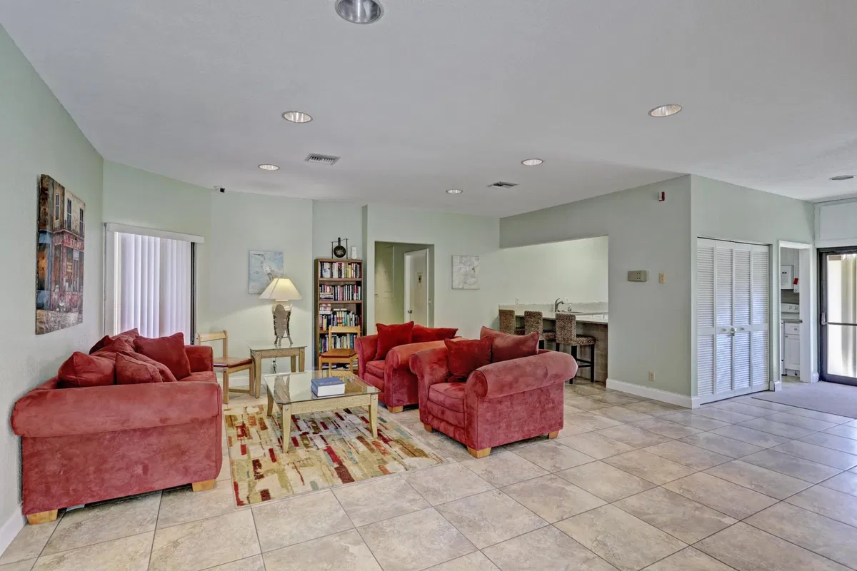  Unit 212d photo 34