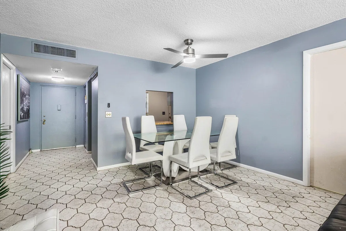 Unit 339 photo 7