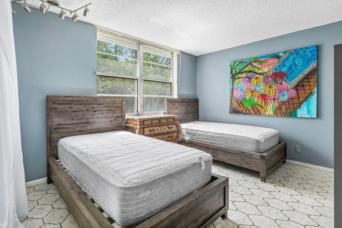 Unit 339 photo 13