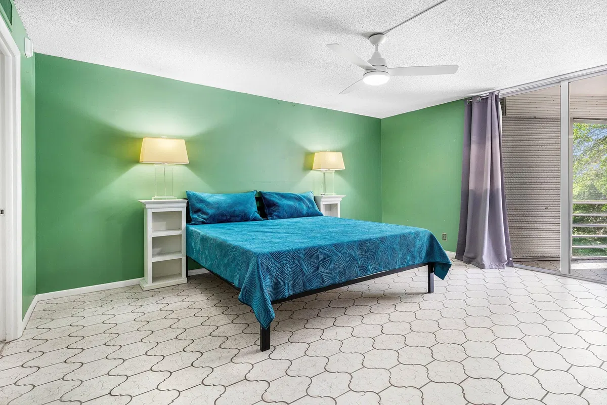 Unit 339 photo 16