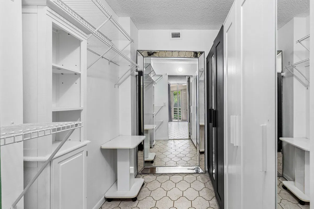 Unit 339 photo 19