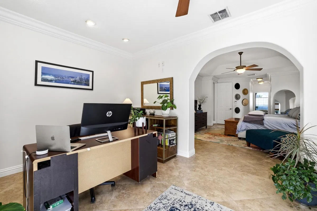 Residence photo 16
