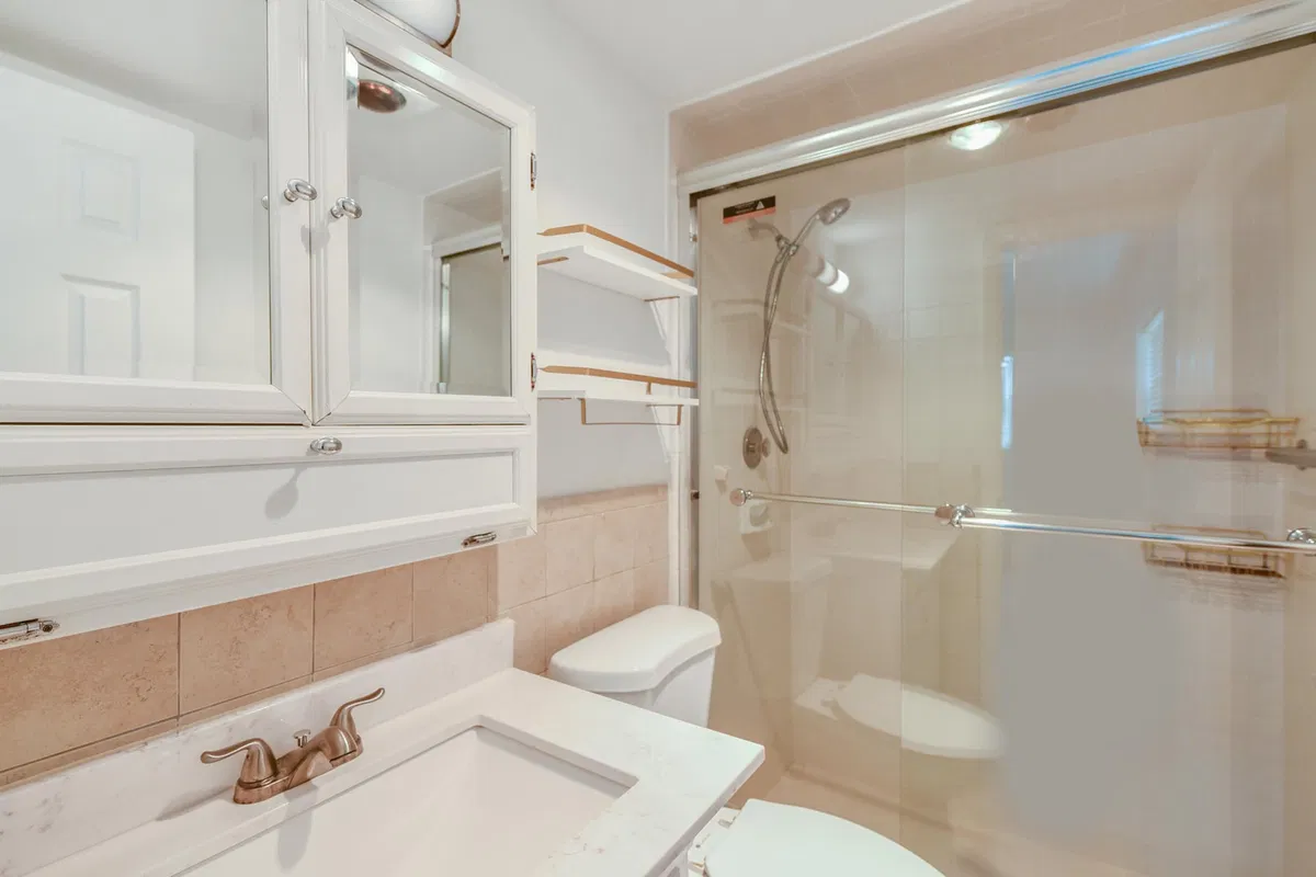 Unit 210 photo 7
