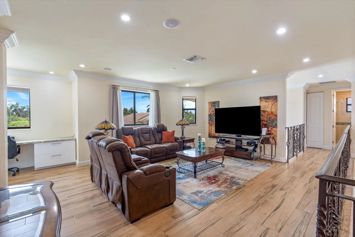 Residence photo 25