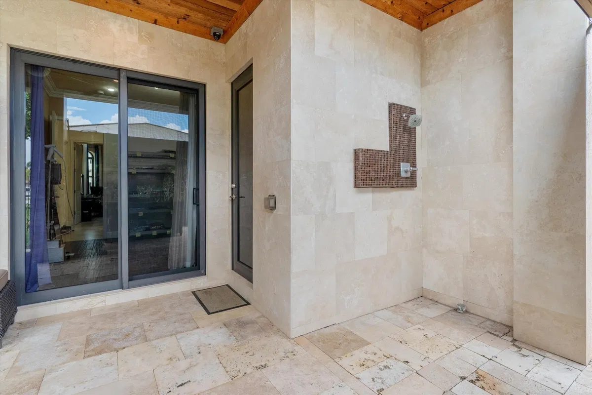 Residence photo 43
