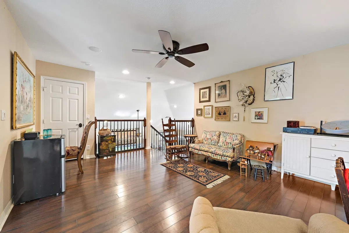 Residence photo 16