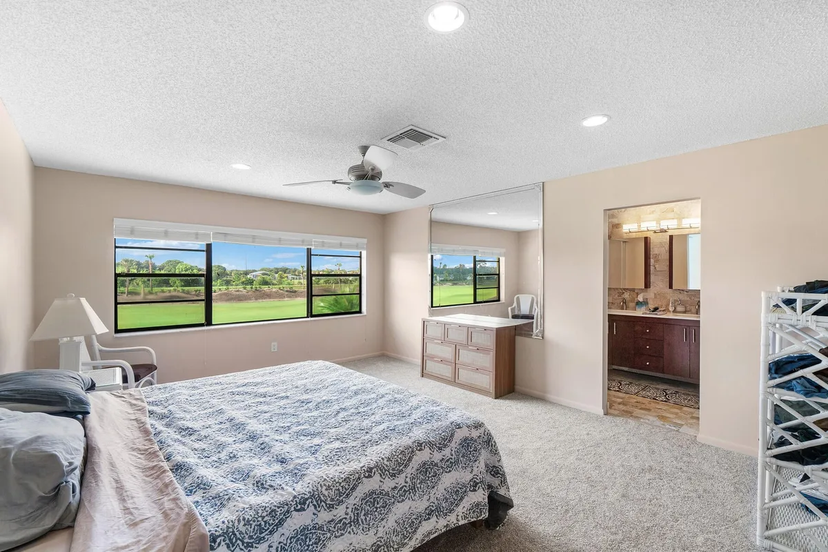 Unit 29B photo 22