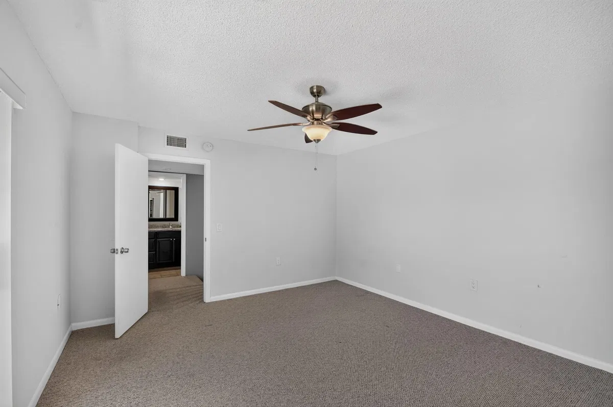 Residence photo 19