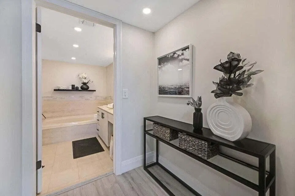 Unit 1605 photo 13