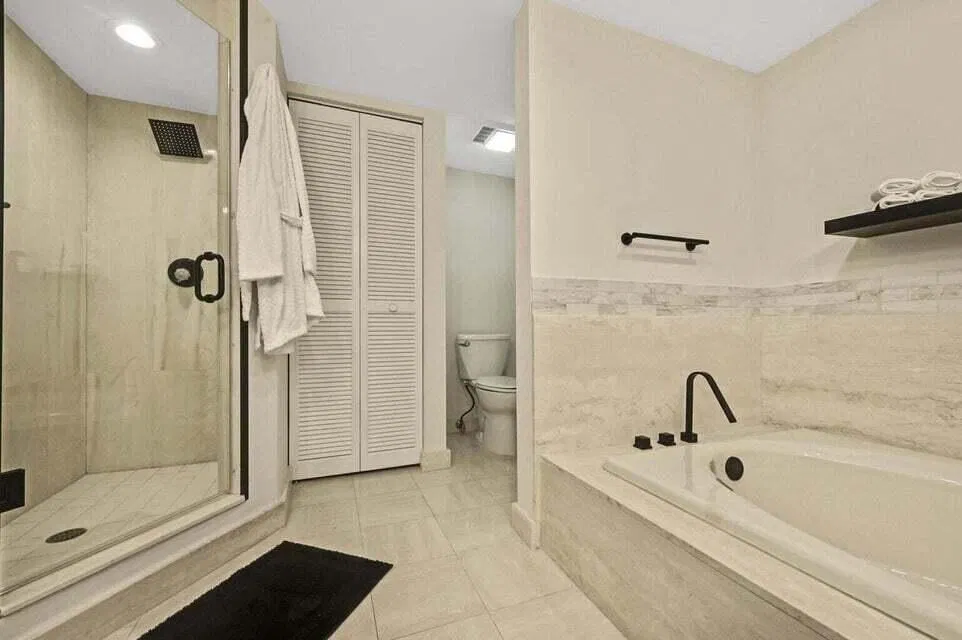 Unit 1605 photo 16