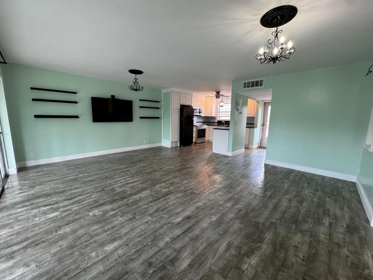 Unit 206 photo 7