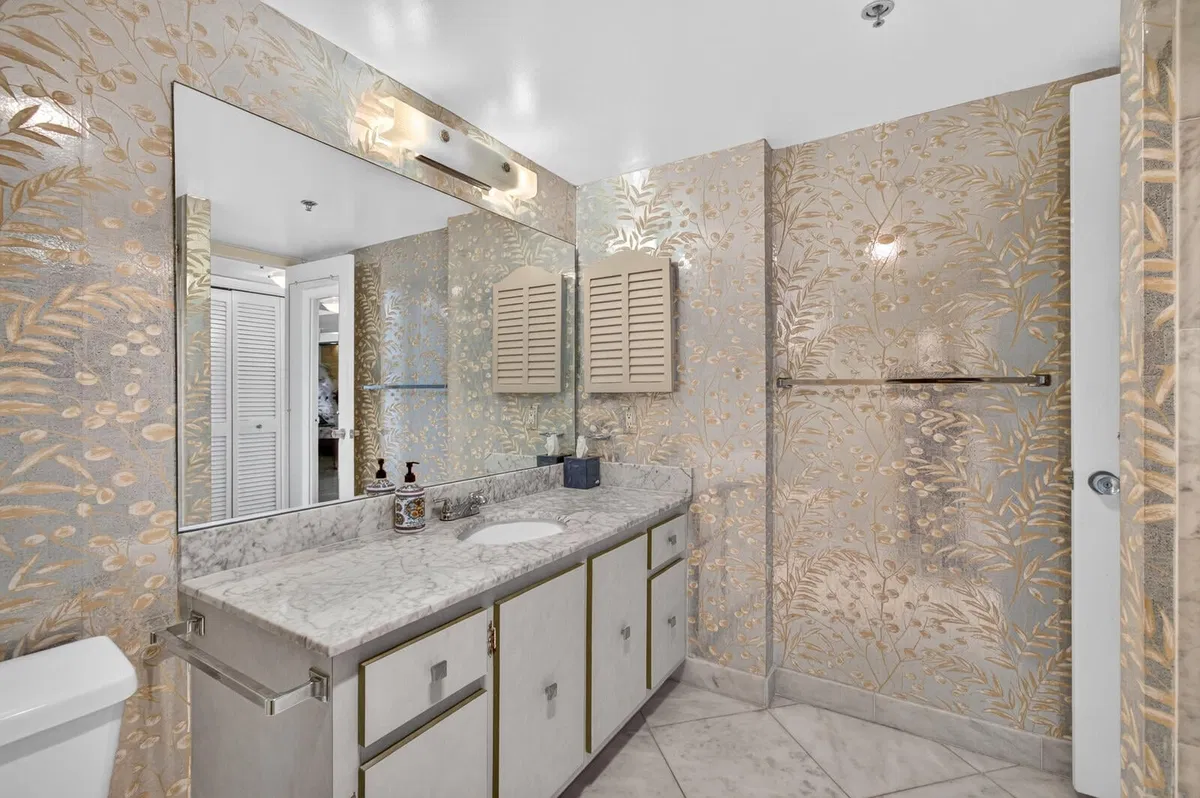  Unit 907 photo 16